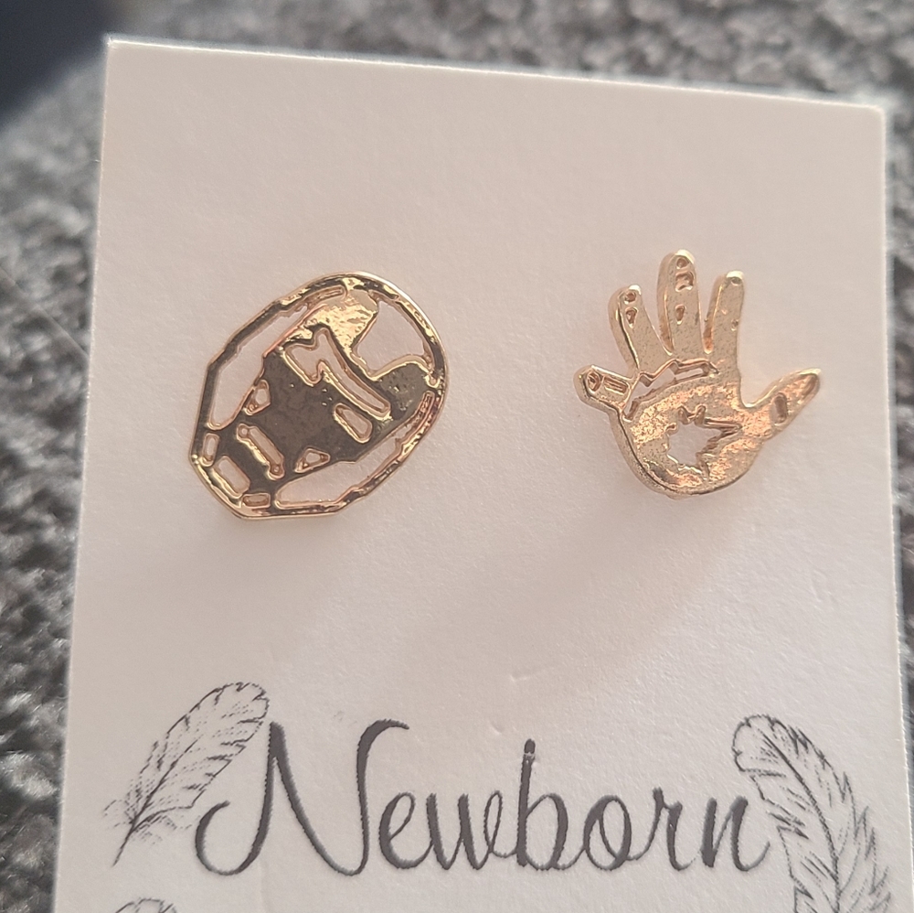Gold Iron Man Newborn feathers earrings